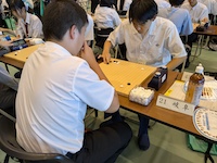 岐阜県チームと対局中の真和高校栗山さん