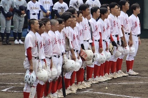 1回戦を勝って校歌斉唱。