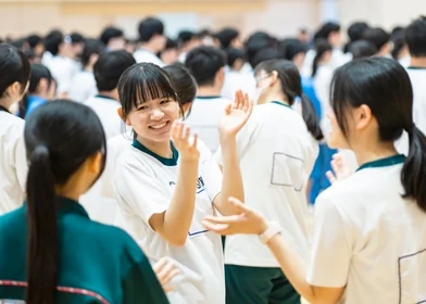 交流する生徒たち