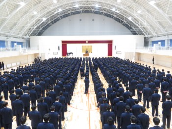 全校生徒が集う体育館