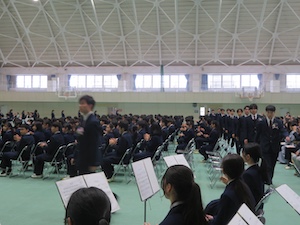 11卒業生退場